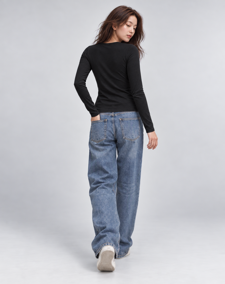 Long-sleeved shirt made of soft cotton (Coming Soon)